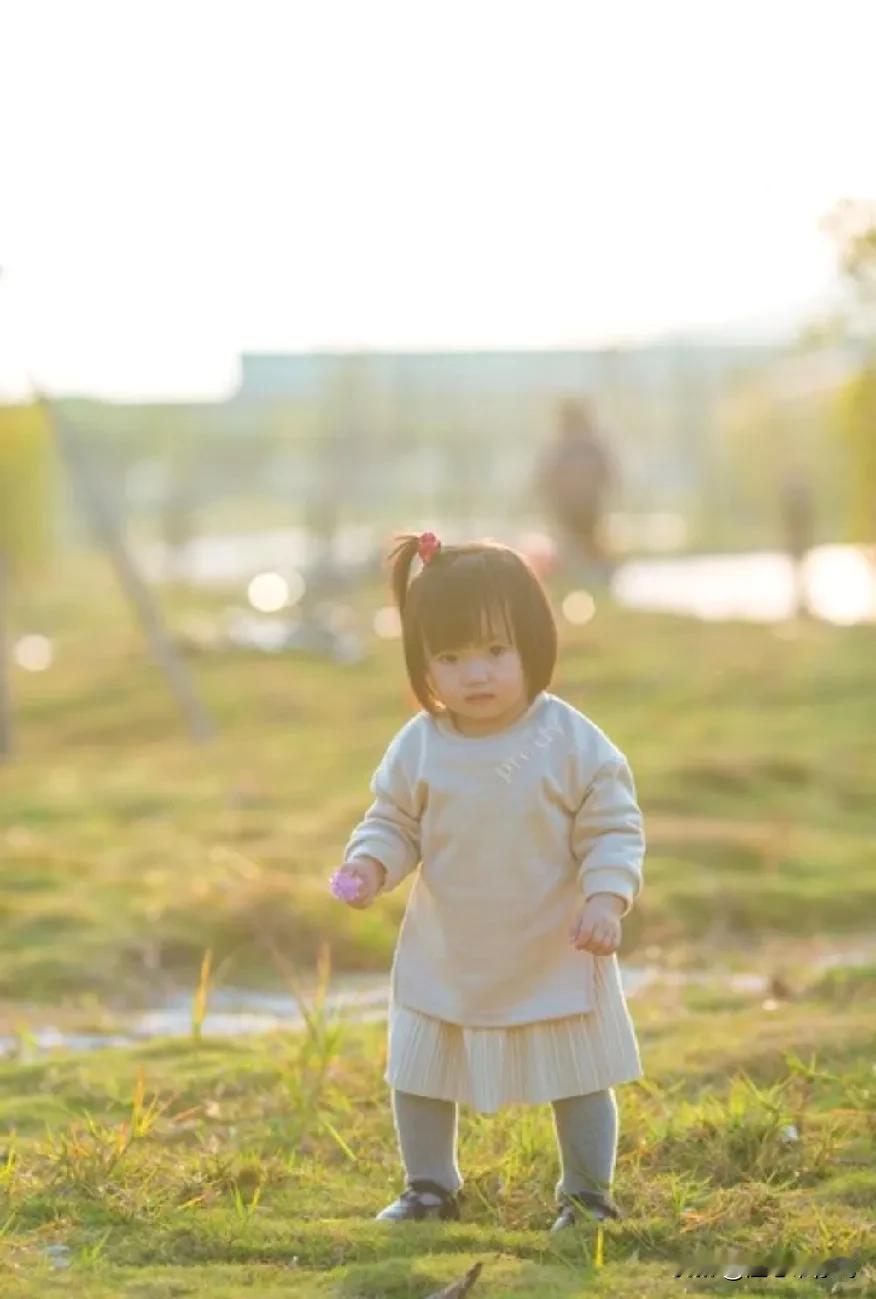 重 男轻女的阿叔今天终于感叹，还是女儿贴心啊！
这次住院进厂“维修”，女儿一边上