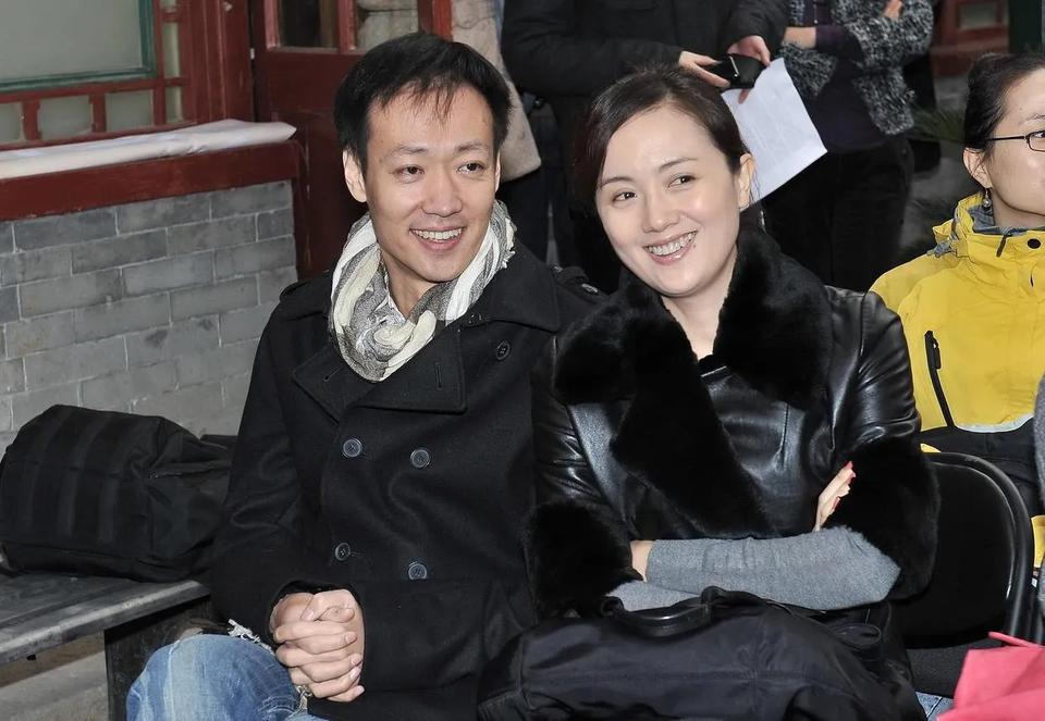 太突然了！辛柏青该有多么痛苦啊？陈奕迅去世是假的，但辛柏青的老婆朱媛媛去世却是真
