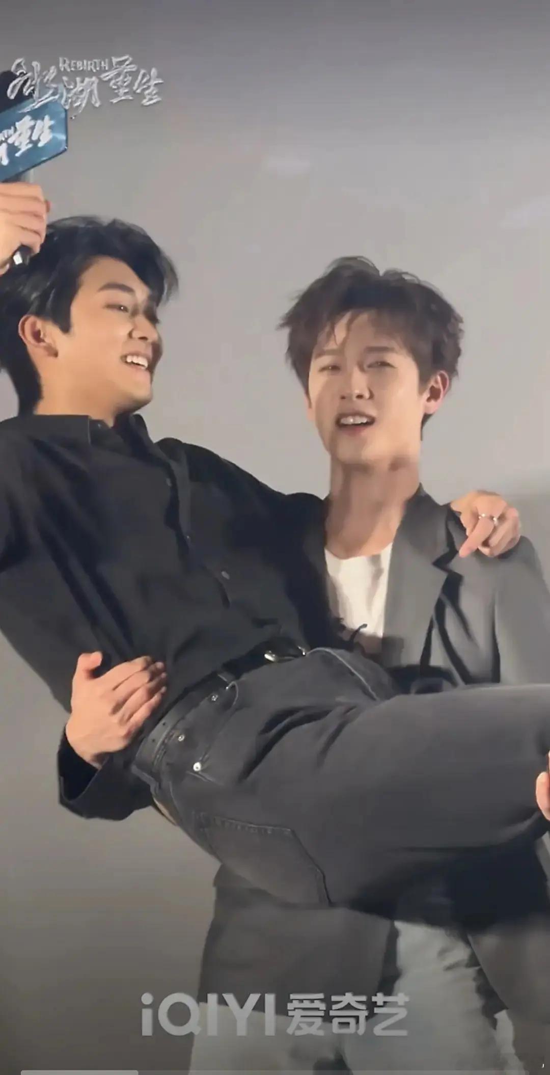 怎么两位男士又开始了