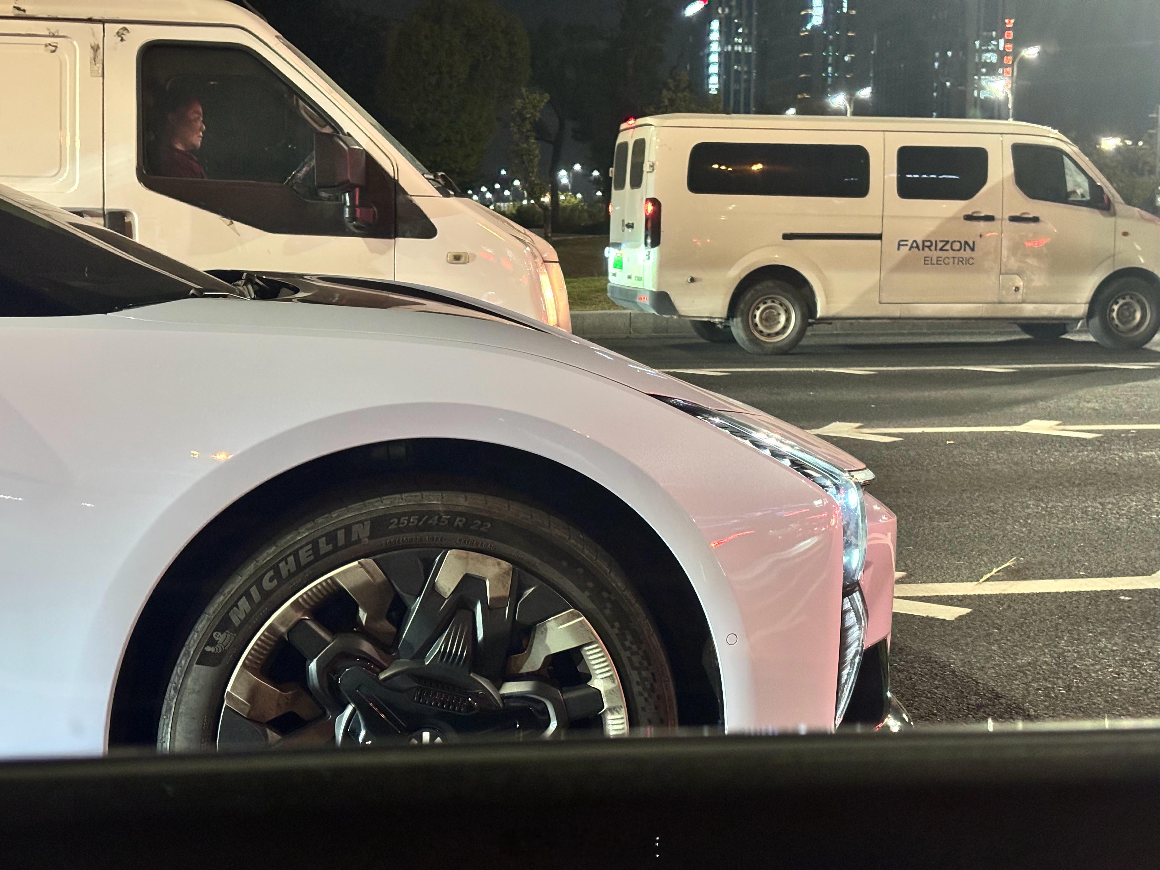 偶遇当年的梦中情人（编的）[微笑] ​​​