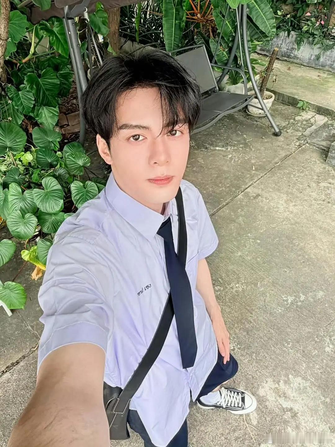 曾舜晞97年的还演校园剧？有少年感吗？ 