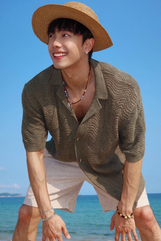 阳光☀️沙滩🏝️海🌊（存一些男生海边拍照姿势