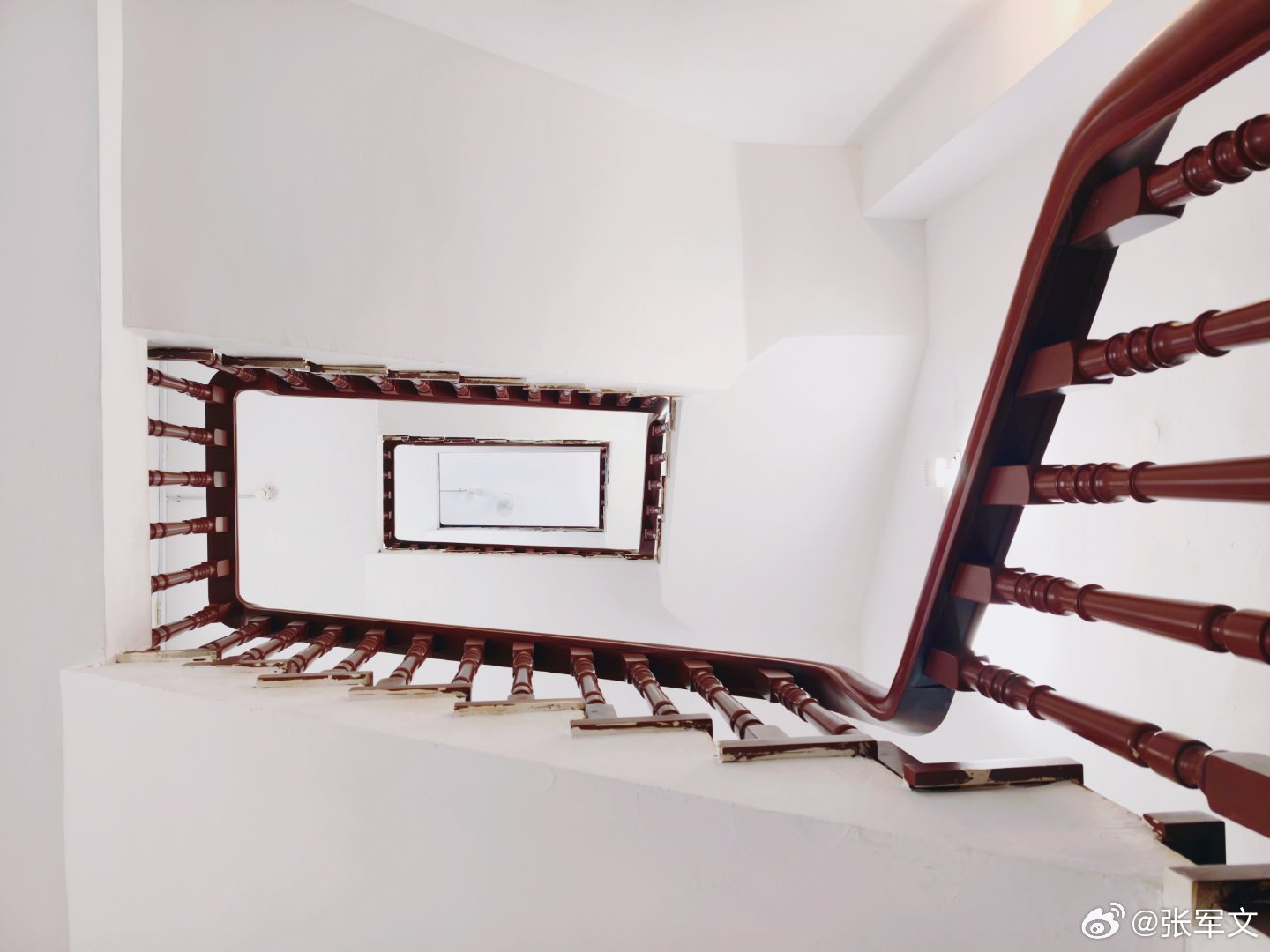 广州藏着座会讲故事的百年洋楼 漫步广州新河浦路，邂逅百年春园！这座由美国华侨与同