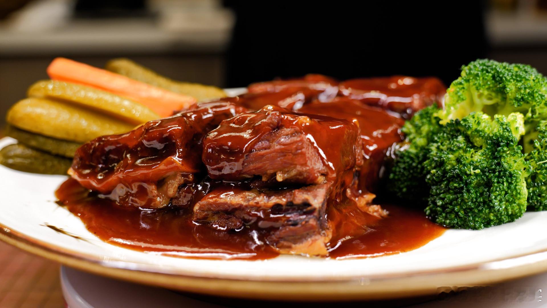 刀叉已经准备好了，猜猜今晚吃点啥[污]     