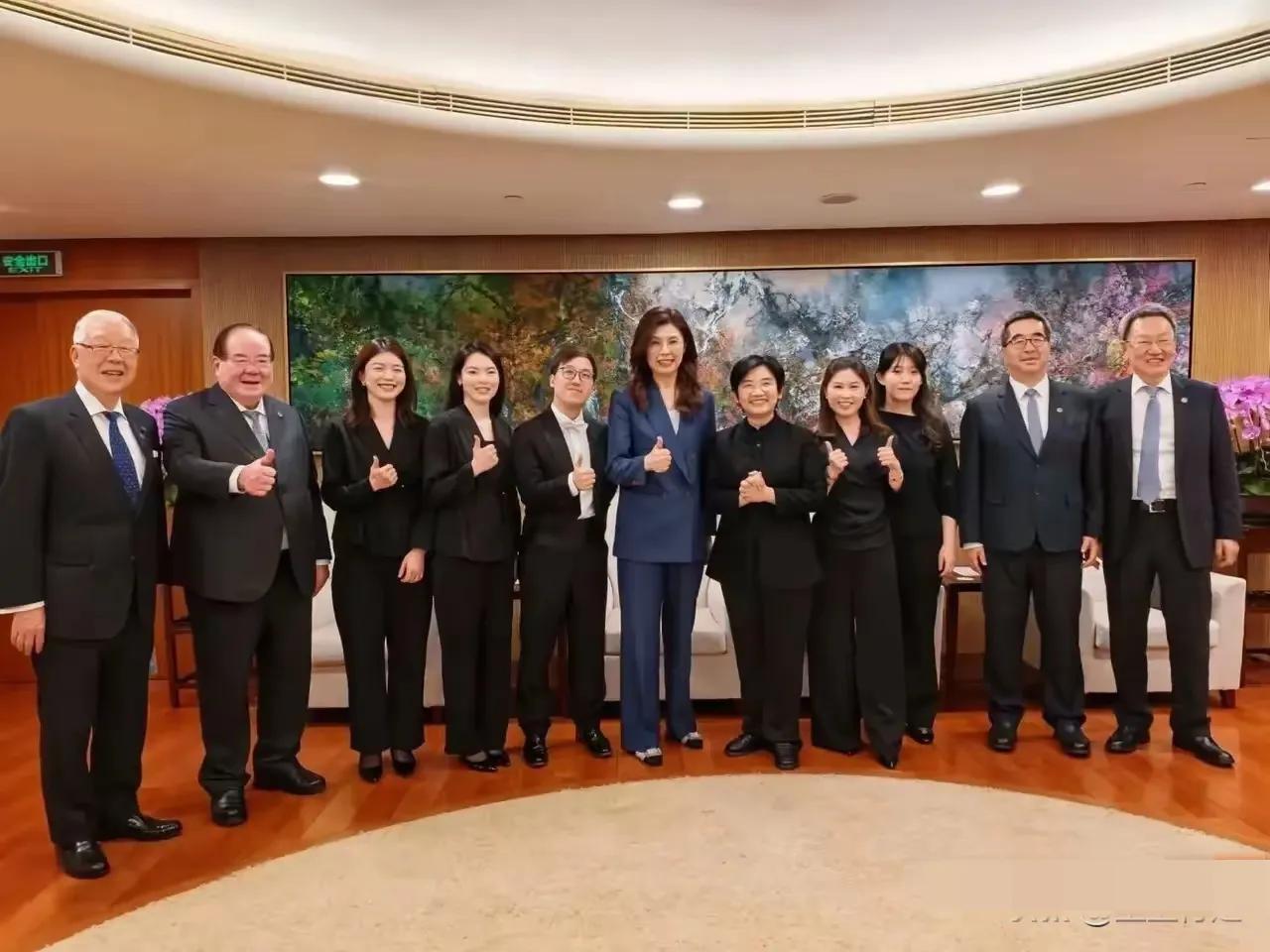 又换了几套衣服！