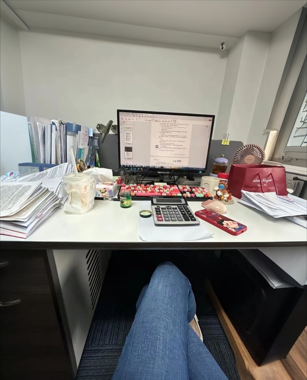 8小时工作制远超8小时八小时工作制，其实你都会早来十几分钟，甚至20分钟。另一方