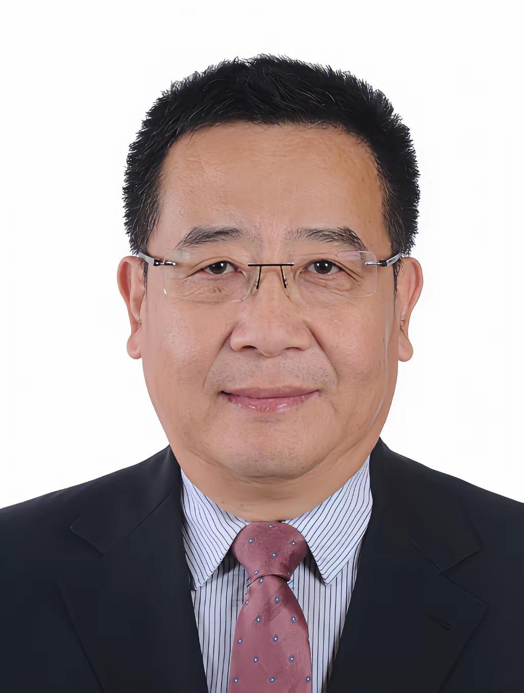 新闻学教授刘亚东1月31日一大早就发文说，中国人就该管好自己的事，不要通过“斩杀