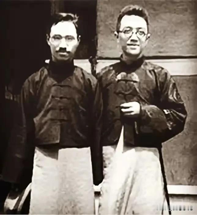 陈独秀和胡适～～～

陈独秀在南京狱中，胡适路过南京，去信说:“不及看望。”
陈