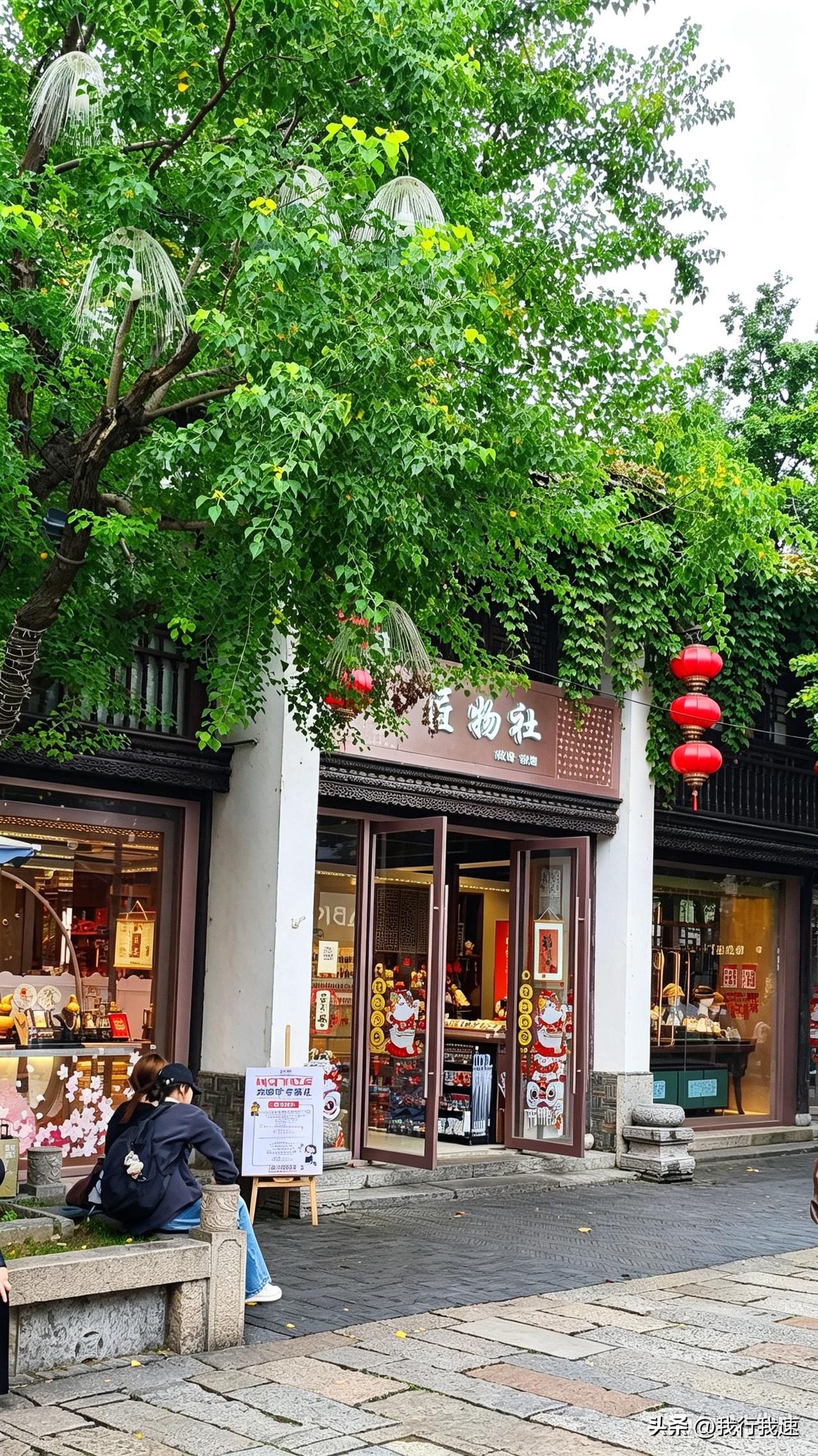 刷到的南京朋友别划走，今早出门真的别硬扛穿单衣了。
今早下楼取快递直接被凉风吹得