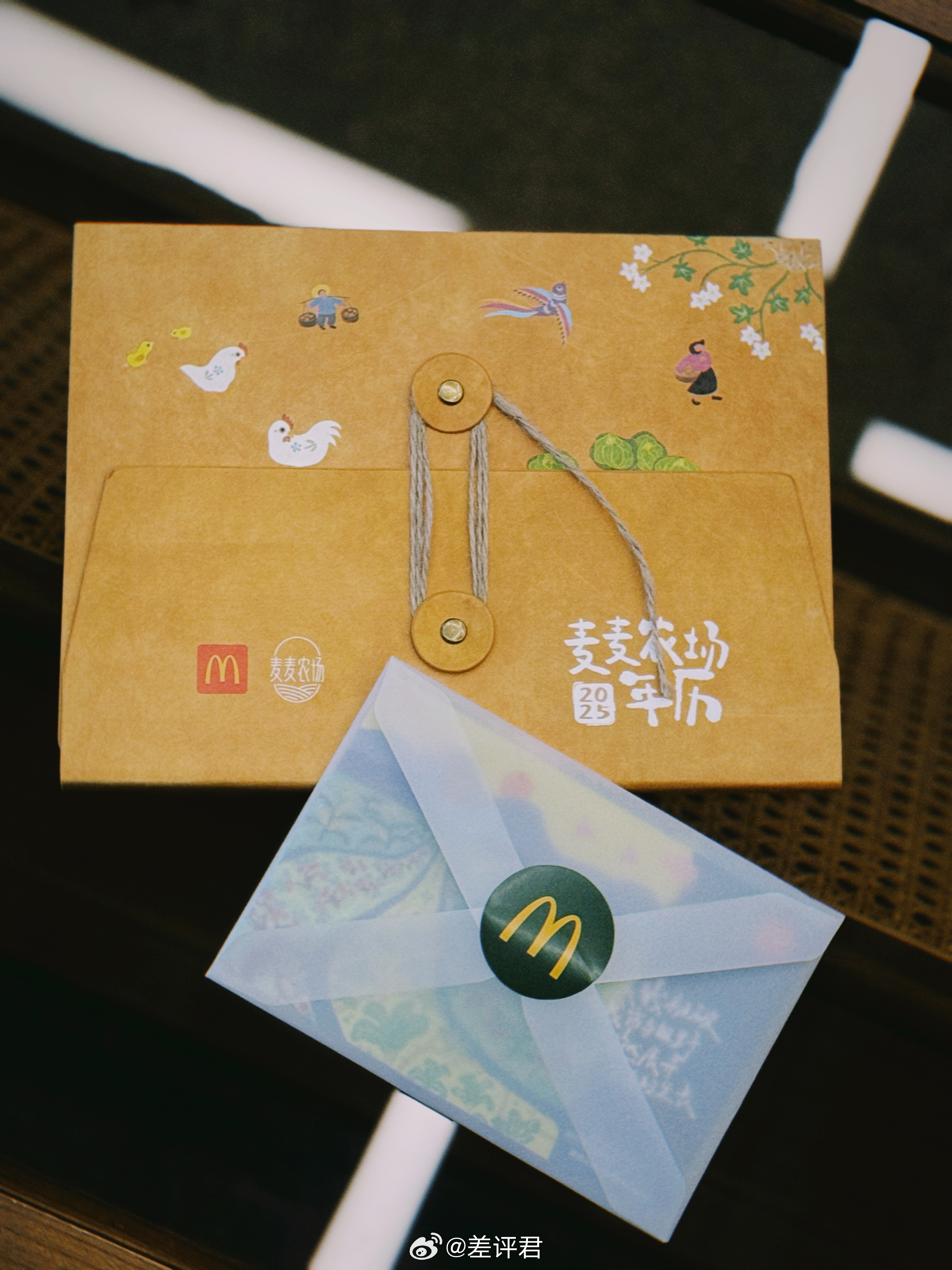 #差评闲聊# 收到了2025麦麦农场日历，一打开就被清新到了。这么漂亮的插画都是