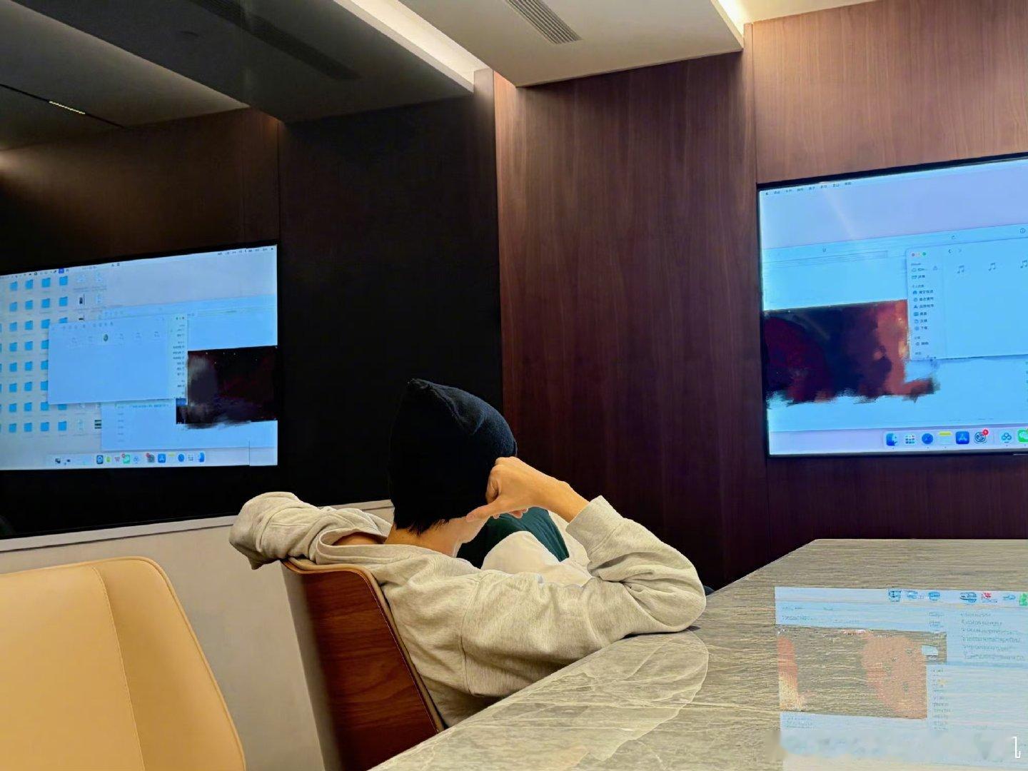 王俊凯忙完你的忙你的王俊凯高能量霸总的工作日常 王俊凯忙完你的忙你的~ 