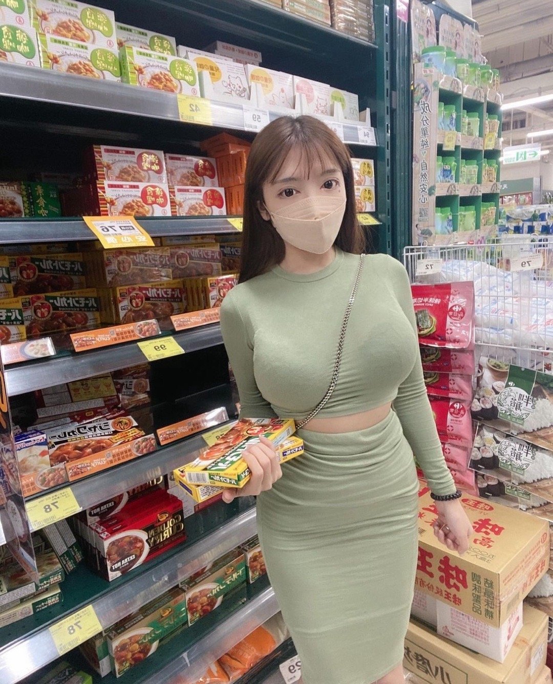 想吃什么呢，给你买 ​​​