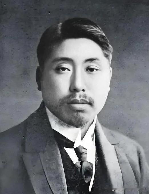 黄兴是中国近代史上公认的伟人、辛亥革命元勋、中华民国开国元勋，与孙中山并称“孙黄
