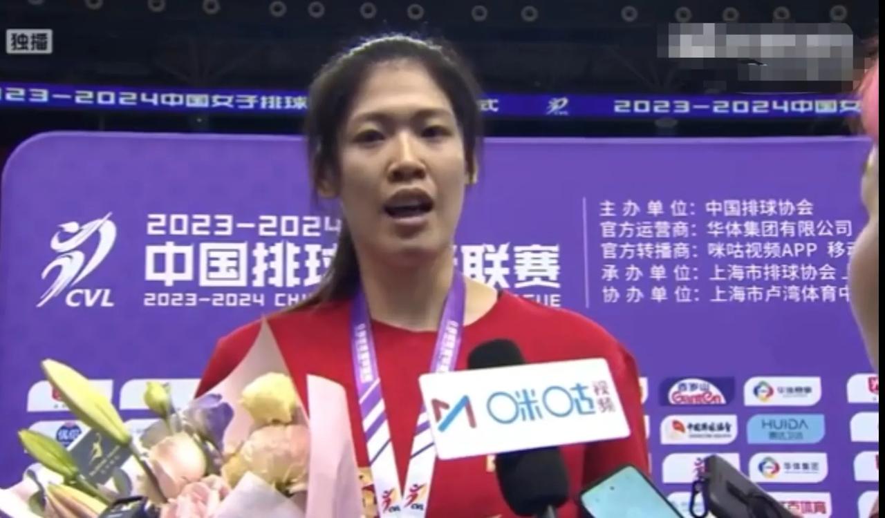[玫瑰]李盈莹赛后最想做得一件事～
李盈莹：最想回家好好休息几天！
联赛终于结束