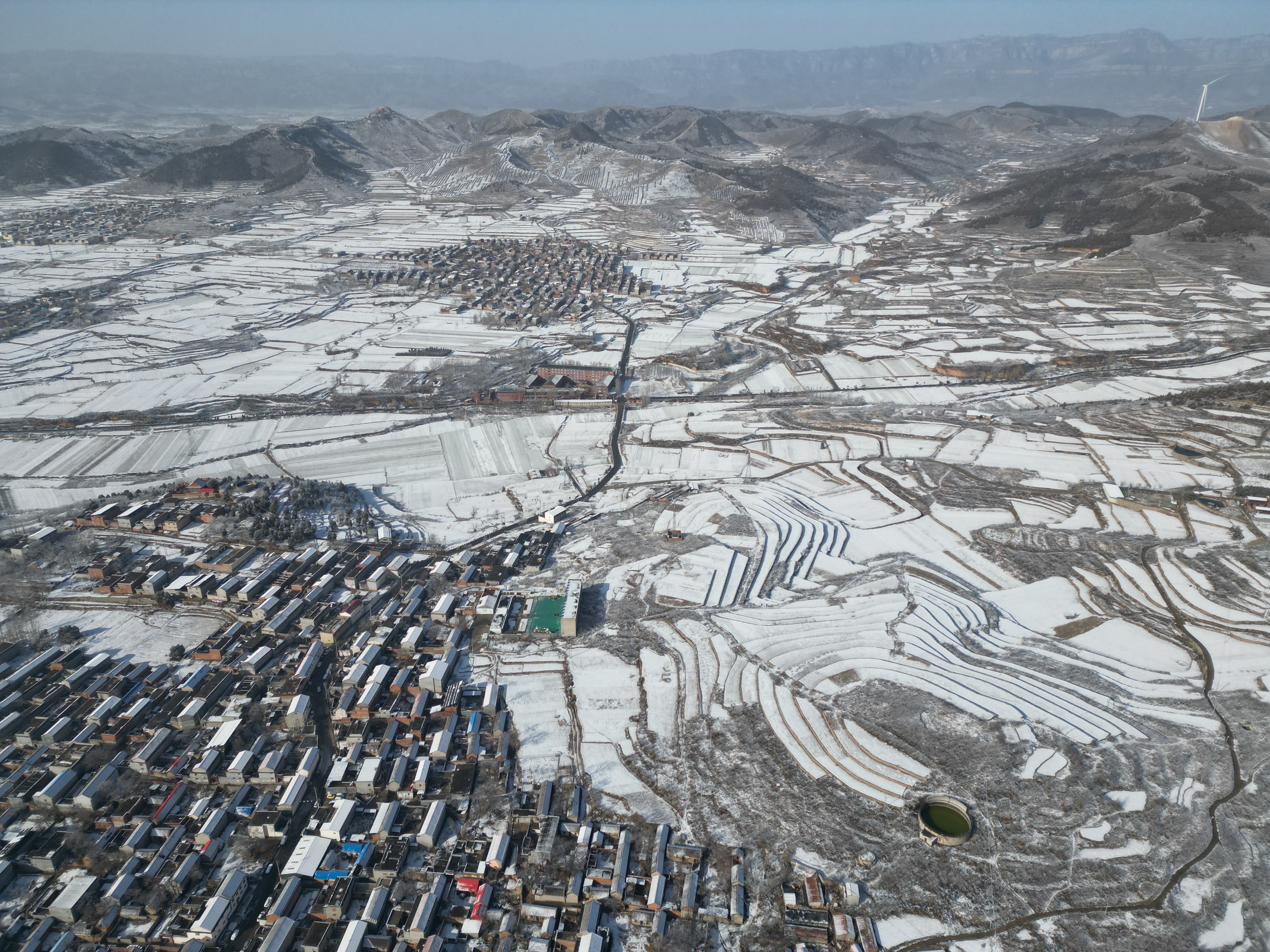 用无人机飞了一下看看雪后的村子❄️ 