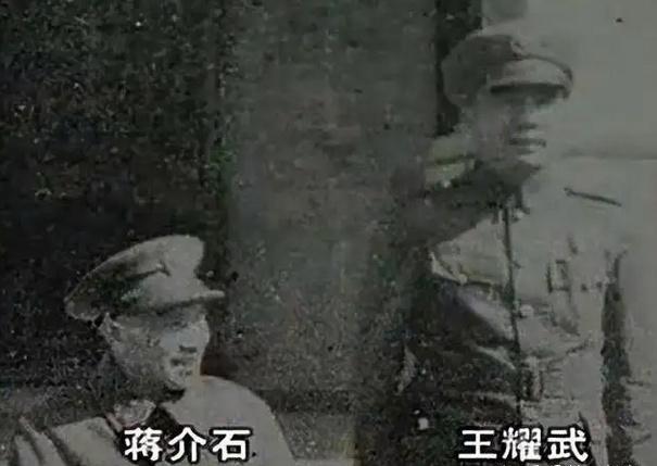1959年王耀武被特赦后，提出要见粟裕将军，见到粟裕后，两人热情地抱在了一起，接