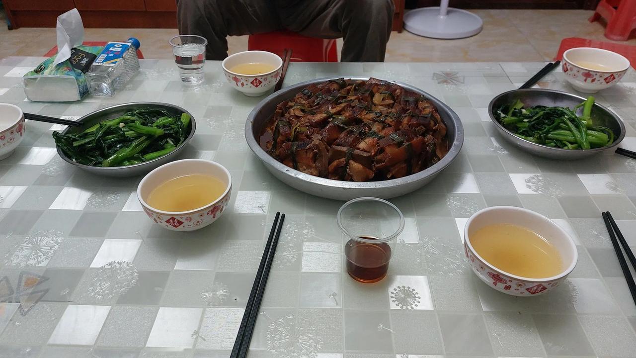 #秋日美食大赏#舅舅做的扣肉，香味扑鼻，入口即化的口感极好，是难得的美味。[赞]