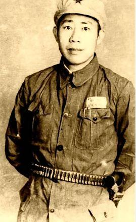 1950年朝鲜战场，一位副政委率领三百名战士突袭志愿军军火库，副司令员洪学智闻讯