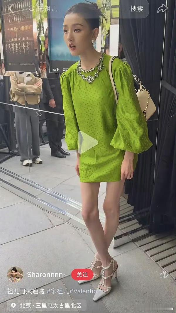 宋祖儿被指瘦脱相了胖一点又说大圆饼子脸，为了角色瘦一点又说脱相了，女明星们都不容