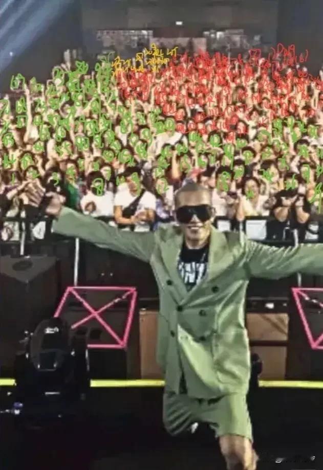 大S沦为笑柄！光头的演唱会，经过有心人士精密计算，实到213人。

票价为128