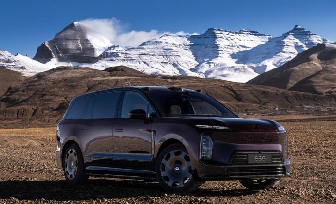 【蔚来回应 ES9 仍用隐藏式门把手：符合现行国标】蔚来汽车针对公众对 ES9 