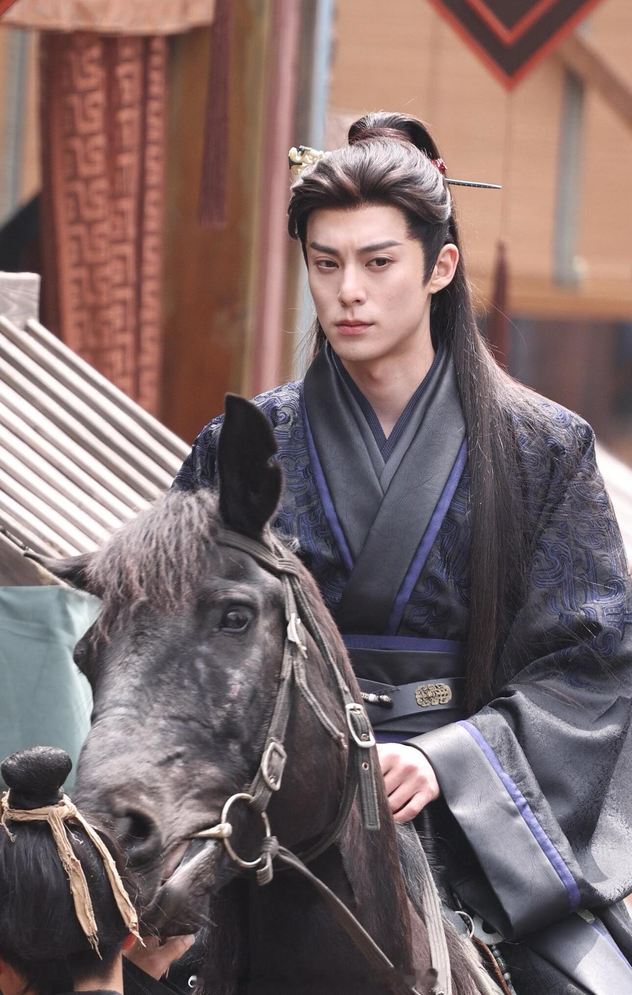 王鹤棣今日份路透图 