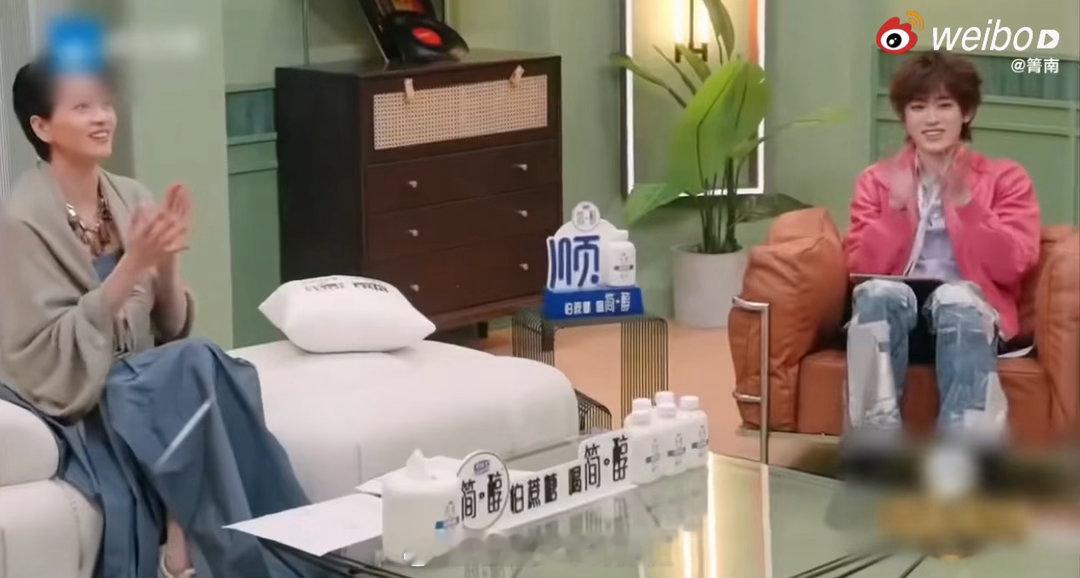 宋亚轩不愧是坐在路由器上的男人国乐无双 笑死，宋亚轩每次开口我都觉得他在热搜上住