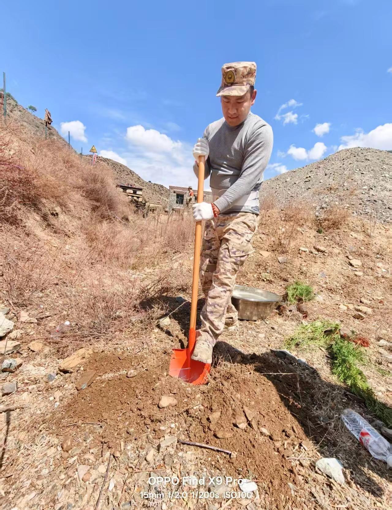 @阿拉夏莫*LU达 再走一波专业扑火队的辛勤劳动和植树造林！优秀的队伍