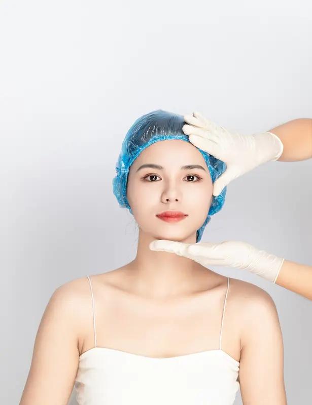 女人到了五十多岁，我是不会选择整容的。虽说整容没明确年龄限制，但五十多岁进行整容