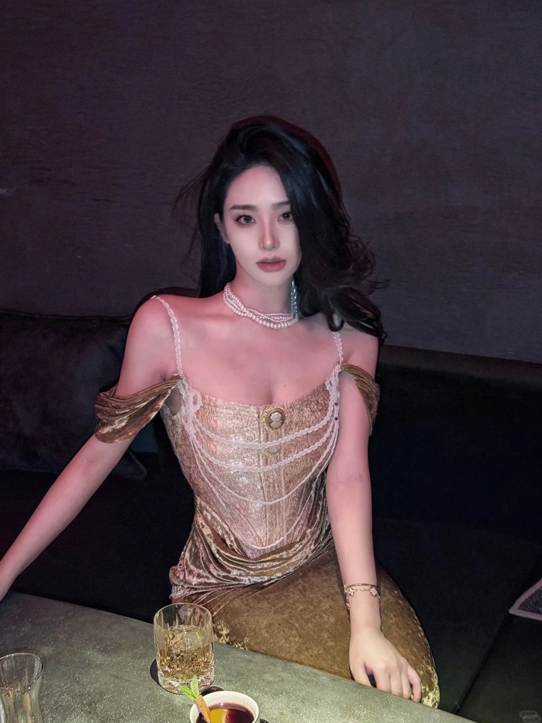 尝到甜头了：喝酒一定要立财阀千金人设