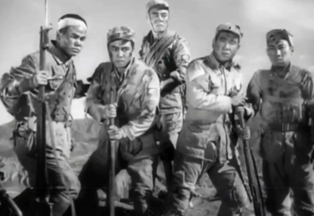 1941年9月25日，河北易县狼牙山，五个八路军战士退到了悬崖尽头。
 
身后是