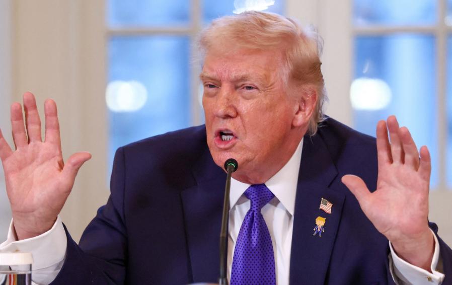 【特朗普差点被削兵权，万斯关键一票救驾】

共和党议员跑票，特朗普差点被削兵权！