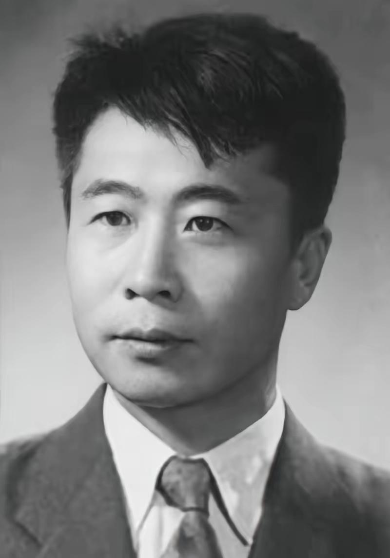 [月亮]1957年，一本叫《林海雪原》的新书爆火，罗荣桓元帅看完后，一拍桌子：“