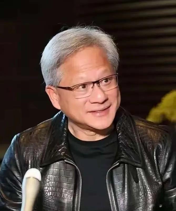 大家发现了吗？
黄仁勋越来越不对劲了。他都已经63岁了，却变得越来越活跃了。按说