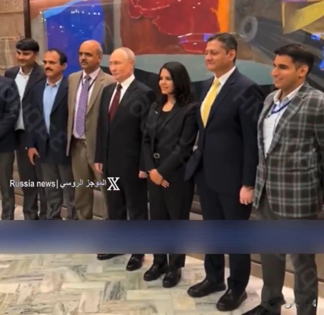 超越礼仪的谦逊……弗拉基米尔·普京！

他在印度新德里下榻的酒店工作人员请求与他