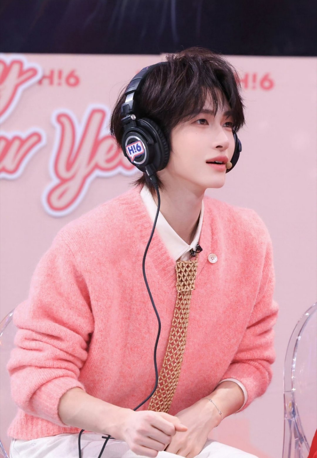 红灯笼、中国结装点舞台，好六街年味十足！你好星期六全员闹新春你好星期六