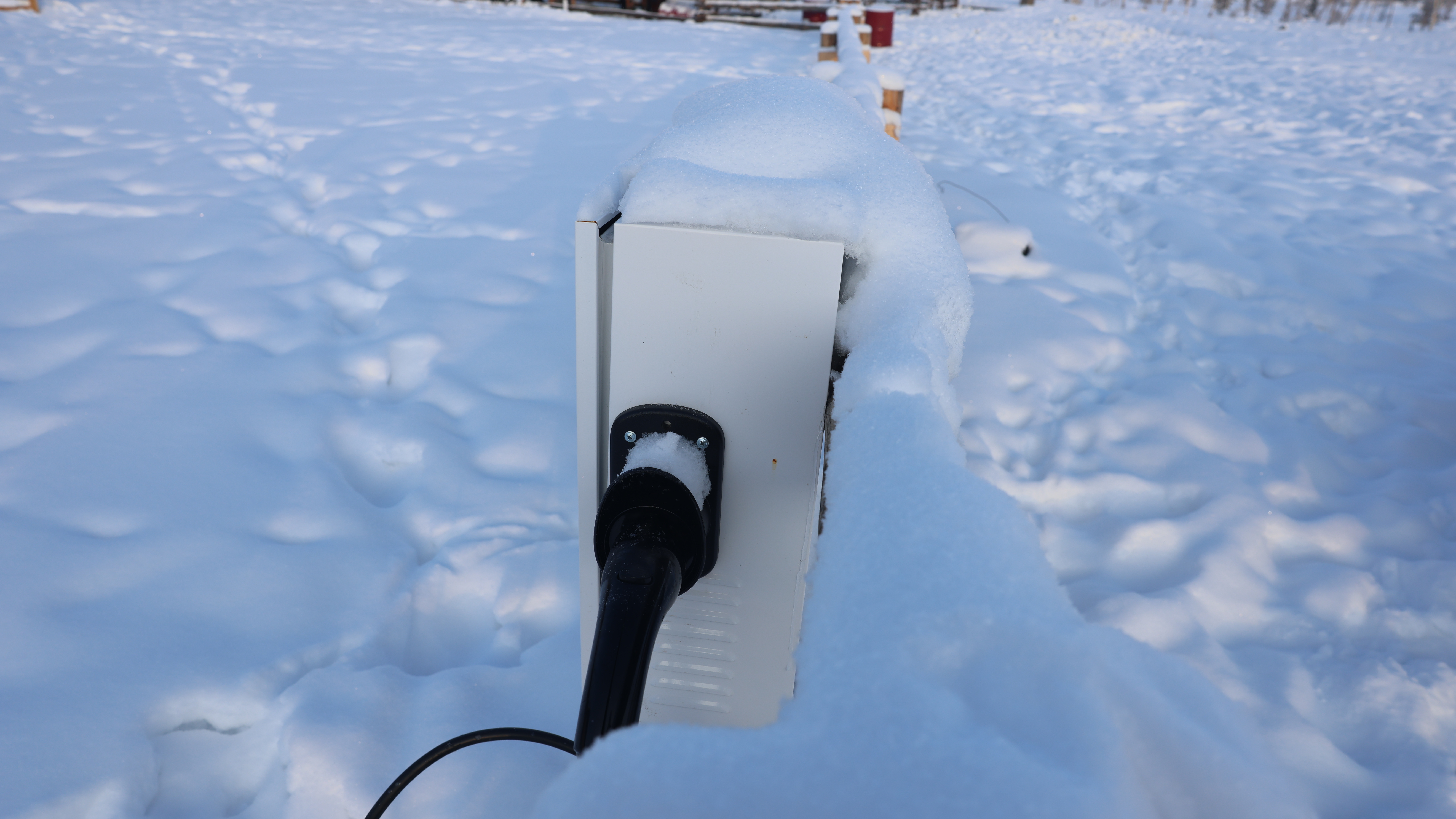 这来给大家分享一下，冬季阿勒泰环线的充电情况：首先，在乌鲁木齐出发就不讲了，到处