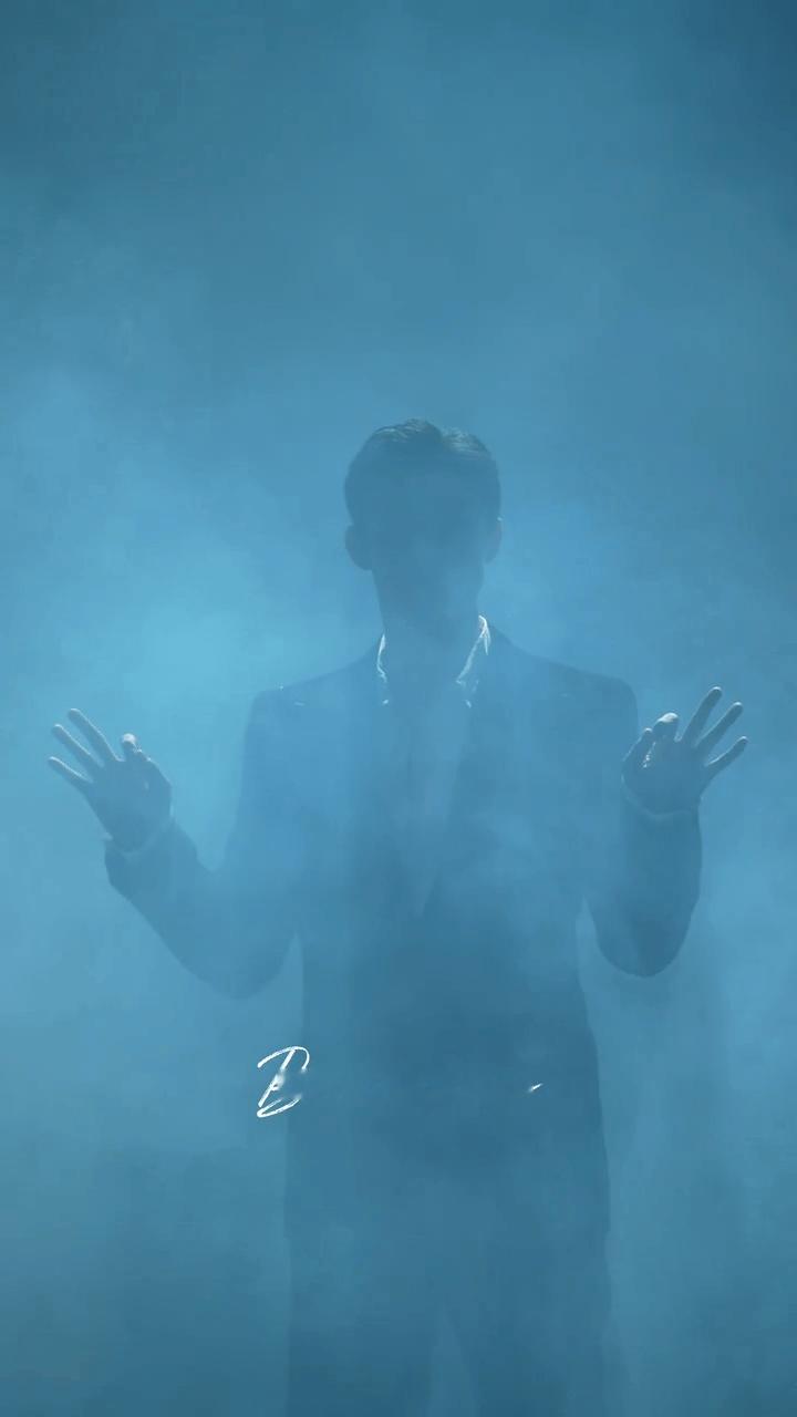 喜欢尖叫之夜的两位主持人对黄景瑜的评价：①每次见到鲸鱼都感觉活力满满，给人强大的