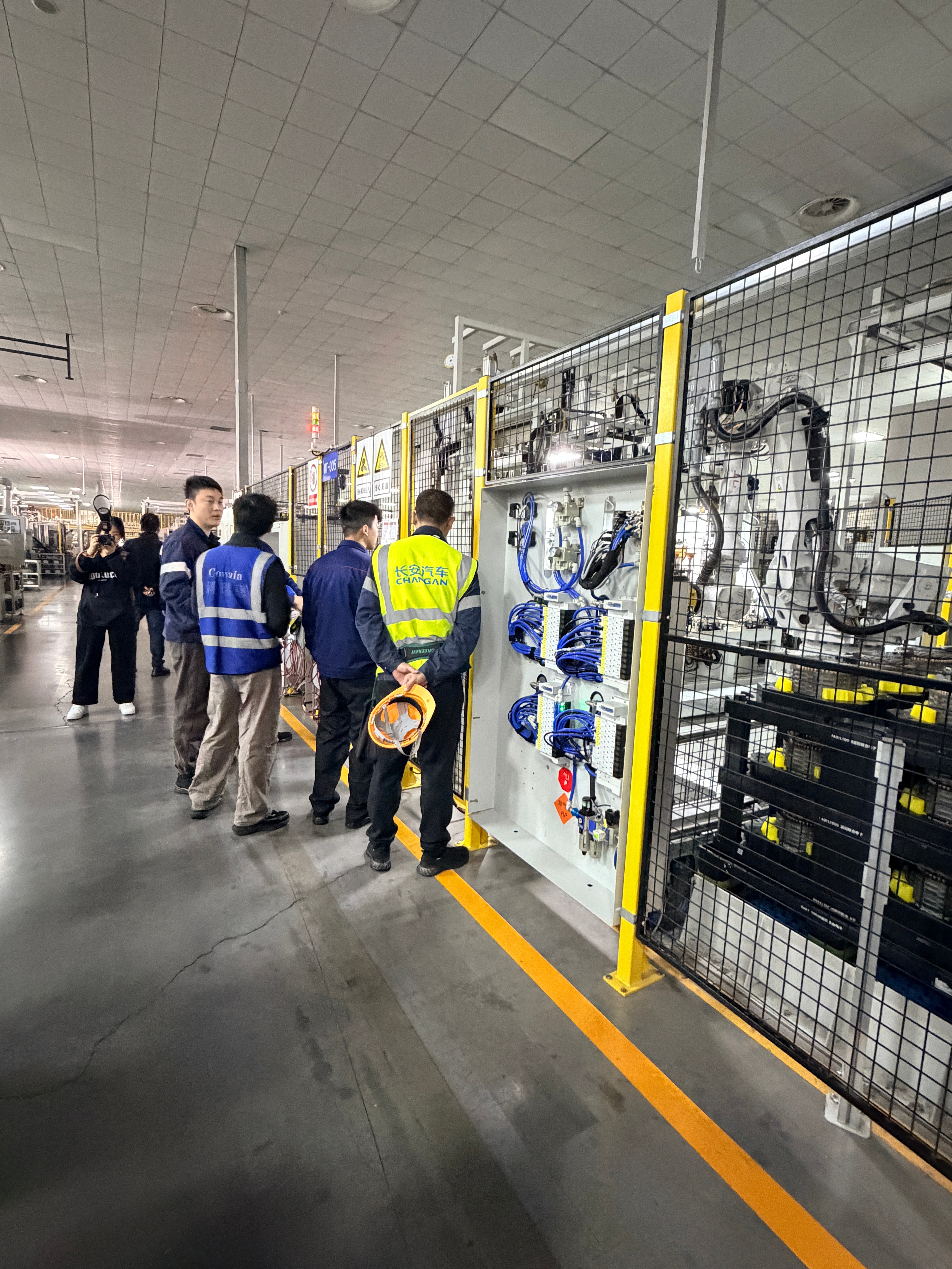 沉浸式体验顶尖电驱走进深蓝生产车间，沉浸式感受长安新能源技术迭代之路。每一台车都