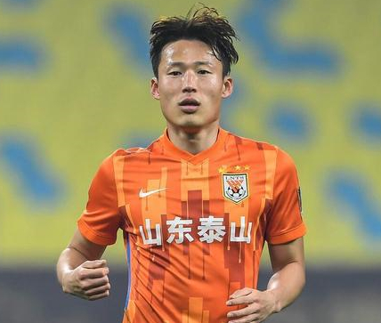 【#韩媒称韩国球员孙准浩已被批捕#】据韩联社报道，当地时间6月18日，消息人士称