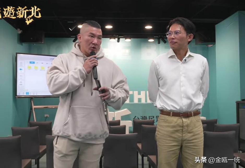 馆长：看好蓝白合作 谁赢就挺谁

馆长今天（15日）前往黄国昌竞选总部参访时表示