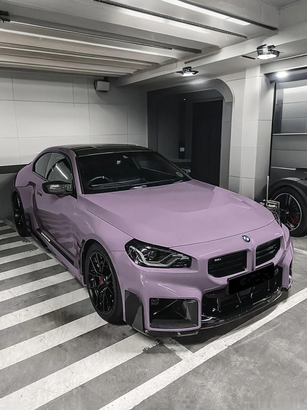 BMW M2这个紫色也太好看了吧，不过M2什么色都好看车的新衣 ​​​