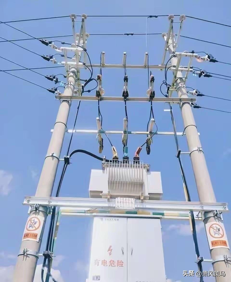 真的炸了！中国变压器，正在被全球疯抢，抢疯了！
 
欧美电网老化扛不住，AI大厂