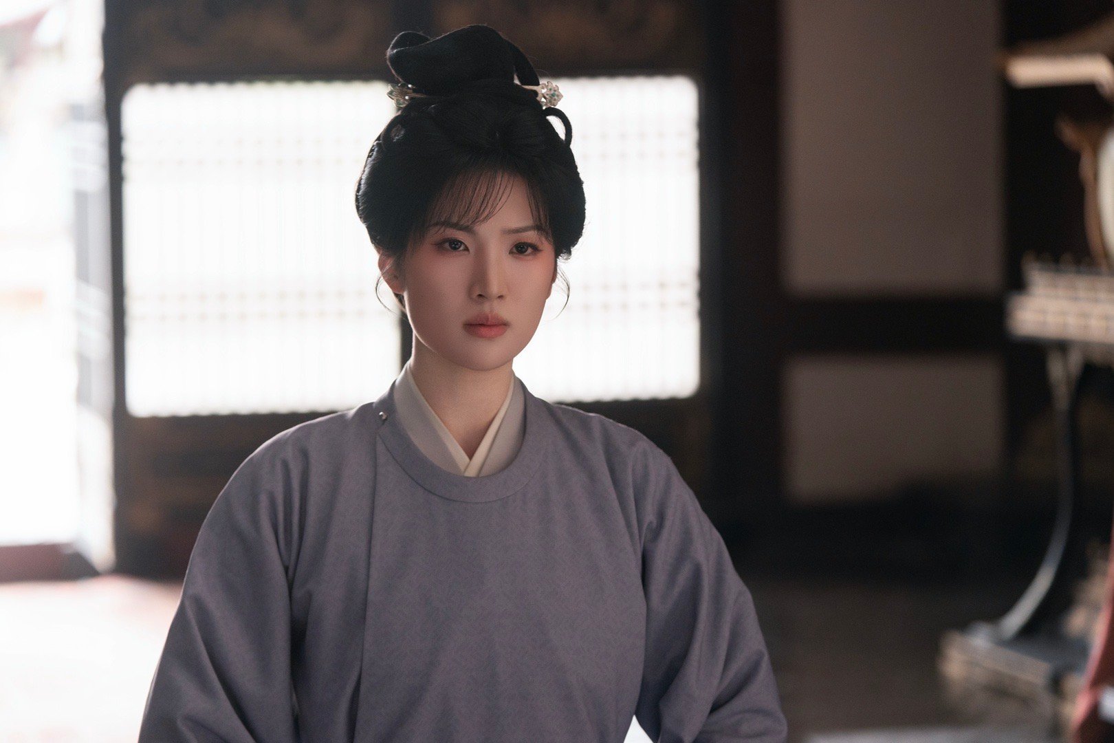 姚安娜古装是耐看型姚安娜首次古装造型亮相，也很耐看。在剧中她饰演一名古代天才女医