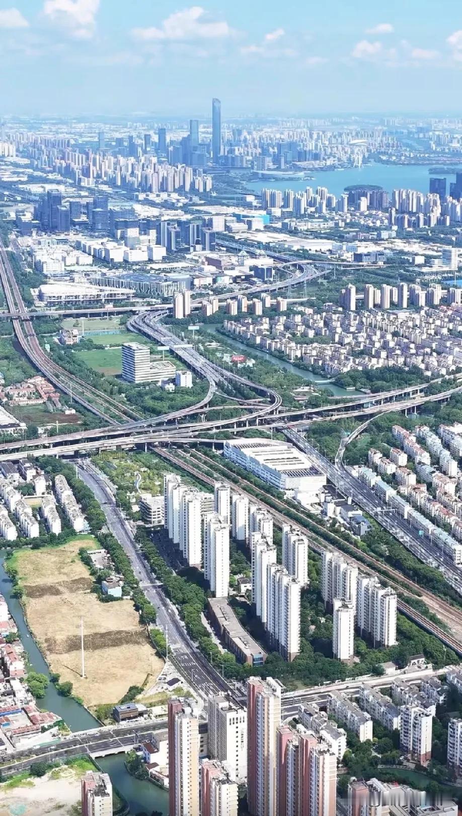 江浙沪（江苏浙江上海）2025年上半年经济增量超过了6000亿元人民币以上的水平