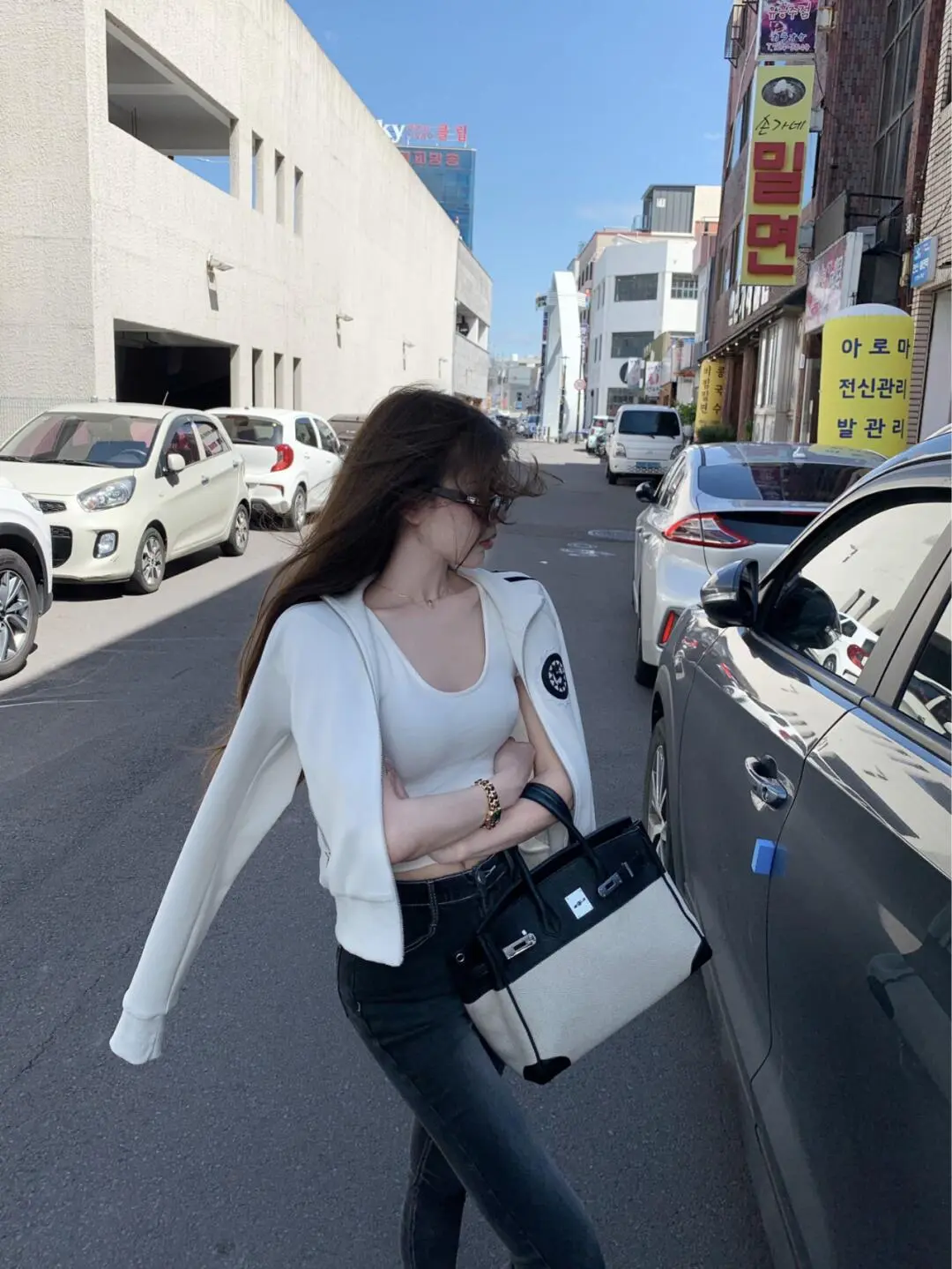 人生没有最好的年龄，只有最好的心态。我们争不过岁月，也跑不过时间。唯有...