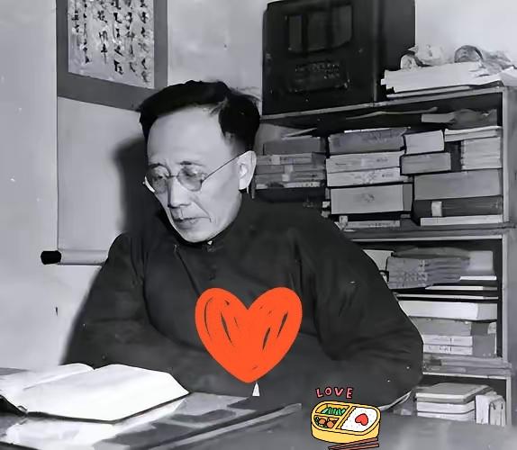 南京博物院的文物风波，让人不由得想起了争议缠身却在两件事上无可指责的郭沫若：一是