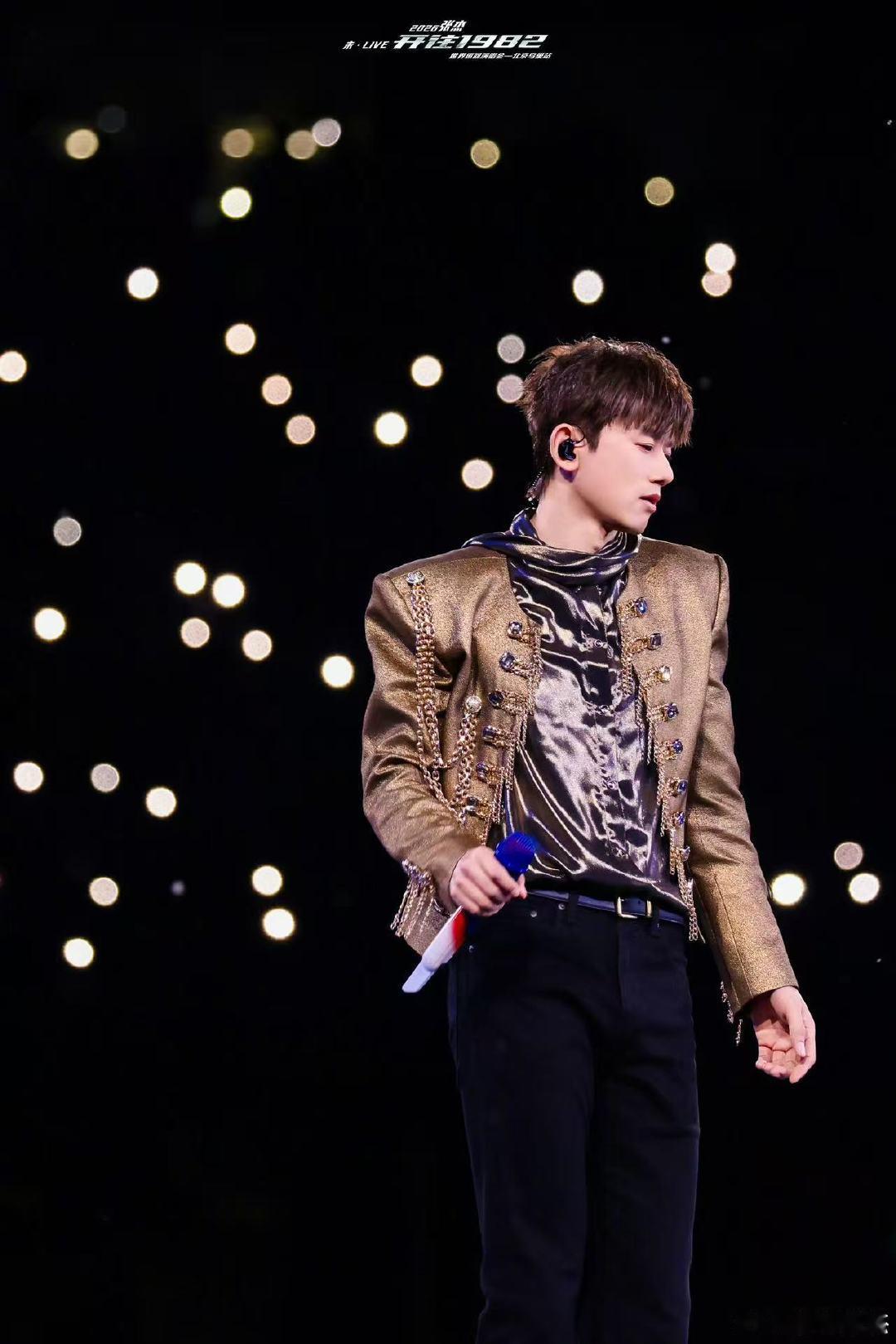 张杰刷新鸟巢纪录华语歌手的骄傲，张杰以 16 场连唱，刷新全球体育场演出纪录 