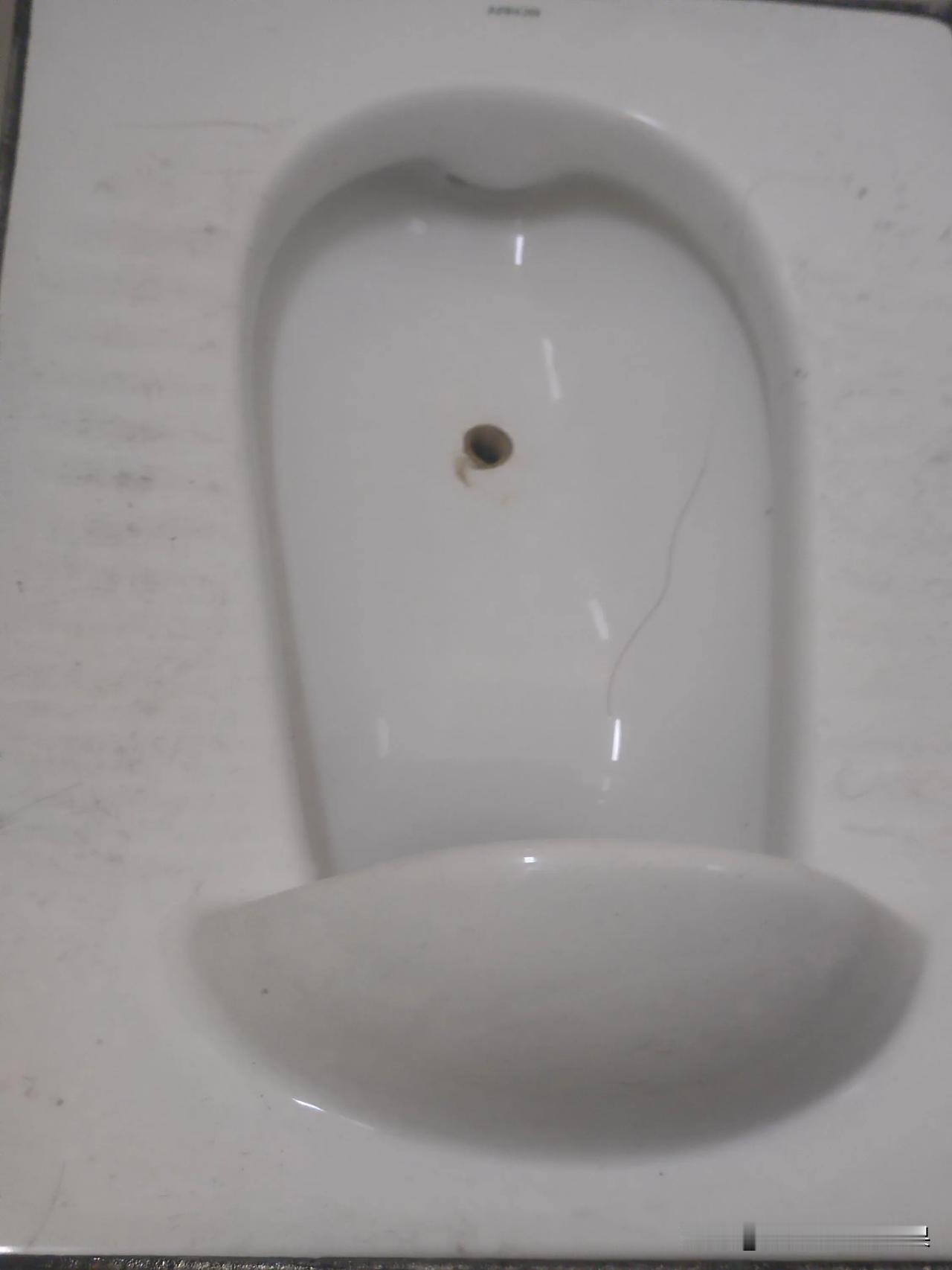 有没有知道蹲坑里的这个洞是干什么用的

说出来不怕大家笑话，我一开始以为这个洞洞