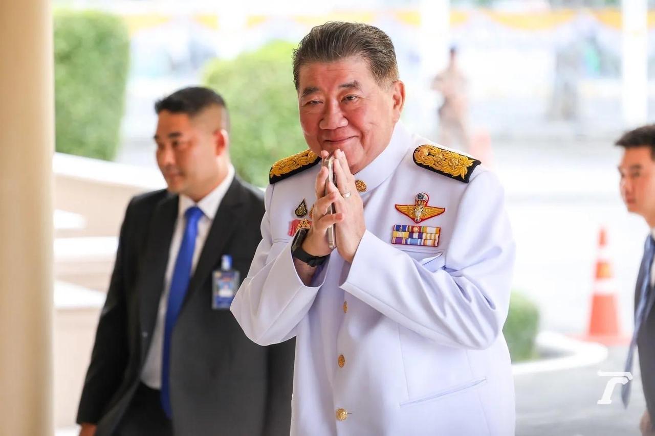 泰国不希望美国介入泰柬冲突，因为不想得罪大国，还想接着打。

泰国在玩火？近日泰